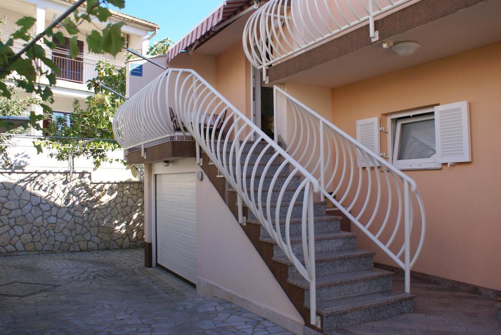 Apartment Anka D Krk Town Luaran gambar