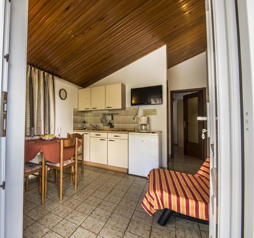 Apartment Anka D Krk Town Luaran gambar